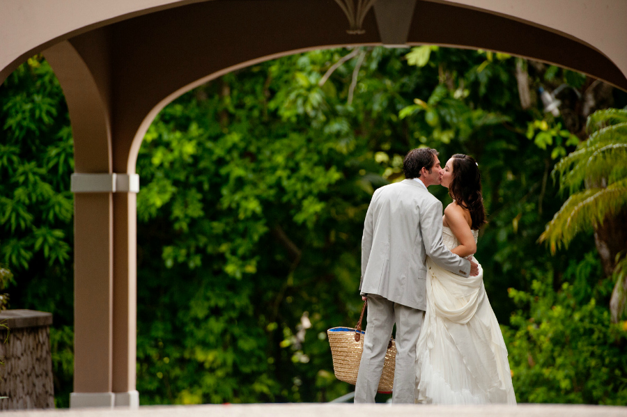 Kissing at Elopement in Ocho Rios